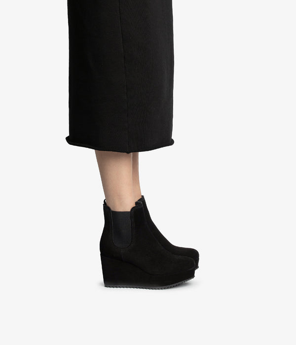 Pedro Garcia Usune / Black Velour