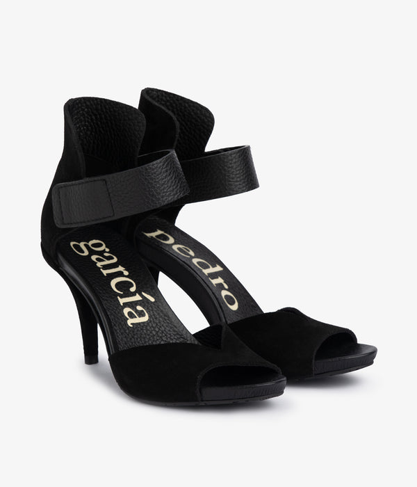 pedro garcia yoanna / black castoro