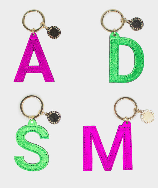 pedro miralles LLAVERO INICIAL DE PIEL VERDE Y FUCSIA ACCESORIOS - ACCESORIOS