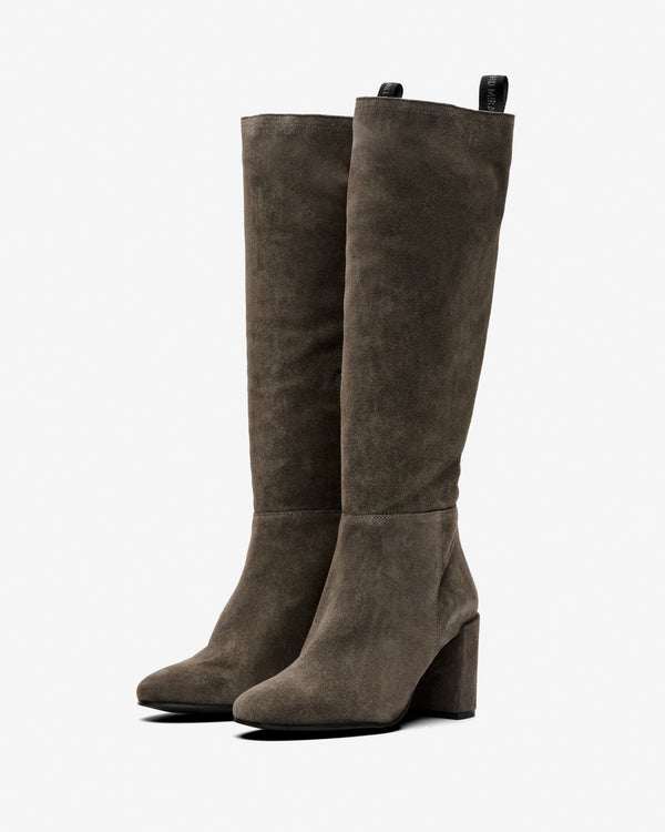 Pedro Miralles HENAN BOTAS - BOTAS