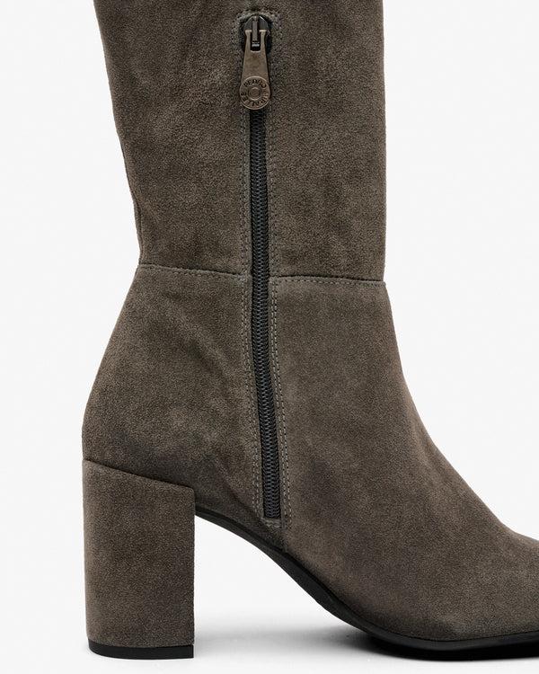 Pedro Miralles HENAN BOTAS - BOTAS