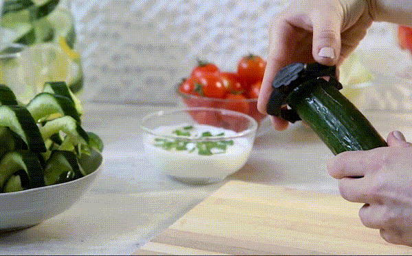 peleg design Curly Cat Vegetable Curler