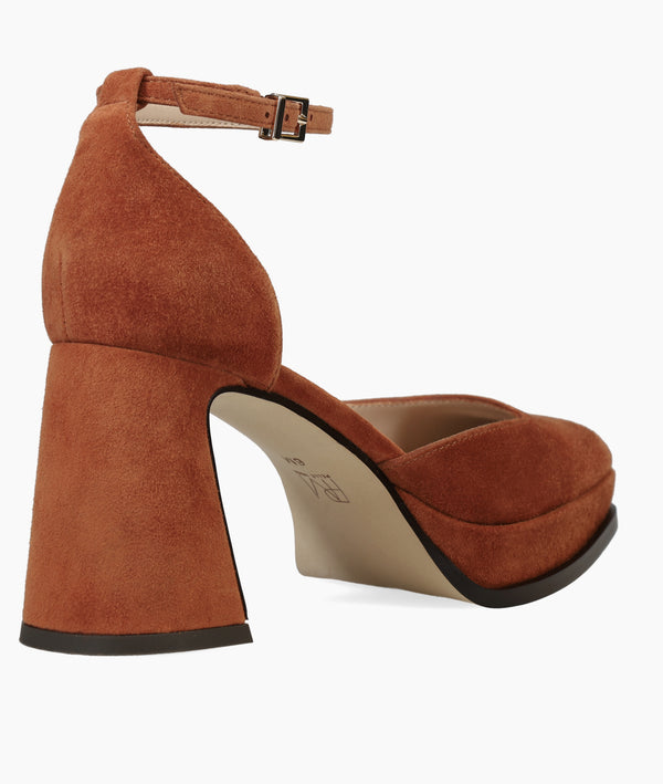 Pelle Moda Delores Platform - Caramel Brown