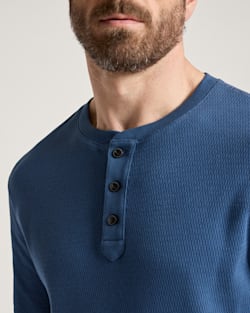 Pendleton MEN'S LONG-SLEEVE WAFFLE-KNIT COTTON HENLEY