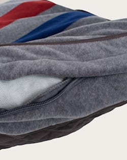 Pendleton CABIN STRIPE PET BED - NAPPER