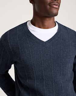 Pendleton MEN'S MIXED STITCH MERINO V-NECK SWEATER