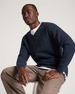 pendleton MEN'S MIXED STITCH MERINO V-NECK SWEATER