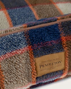 Pendleton MOUNTAIN PLAID PET BED - KUDDLER