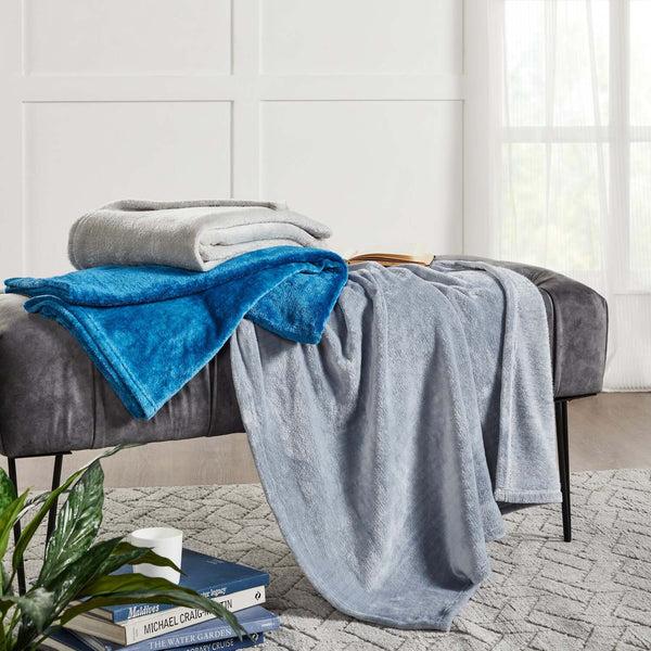 Penguin Home Ultra Soft Flannel Blanket / Throw Set - 200 GSM - 120 X 150 Cm 800+ Sold