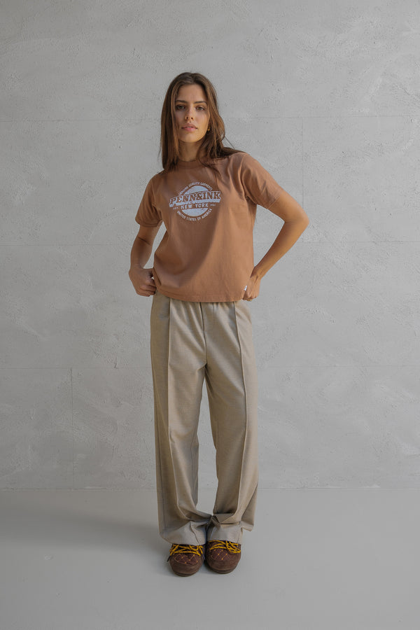 Penn & Ink T-SHIRT PRINT (W25F1730) CAMEL - WHITE
