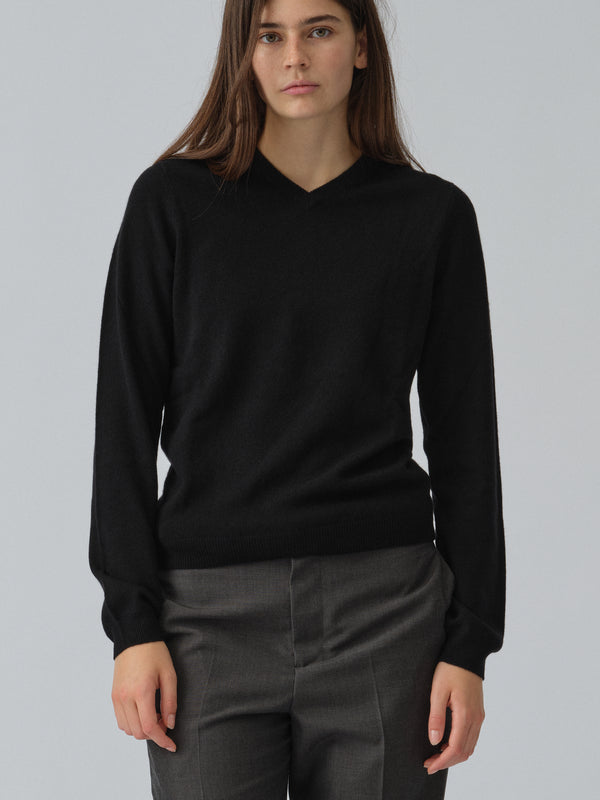 People's Republic Of Cashmere Women's Fitted 90's V-Neck - Black
