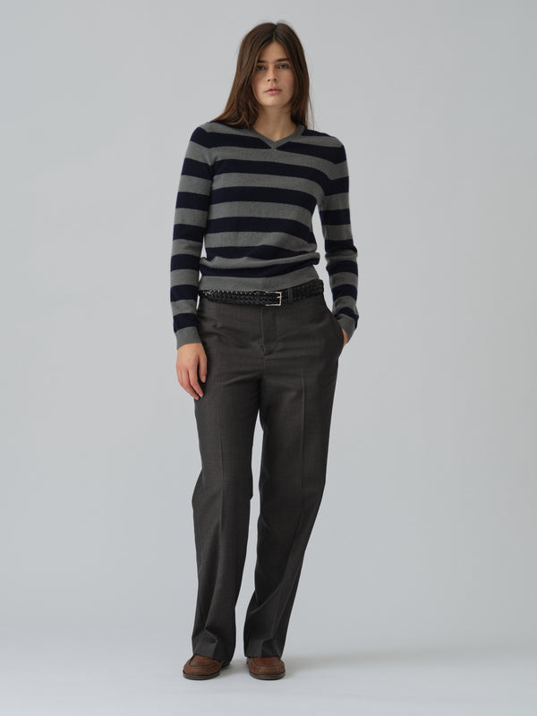 people's republic of cashmere Women's Fitted 90's V-Neck - Navy Blue / Solid Grey