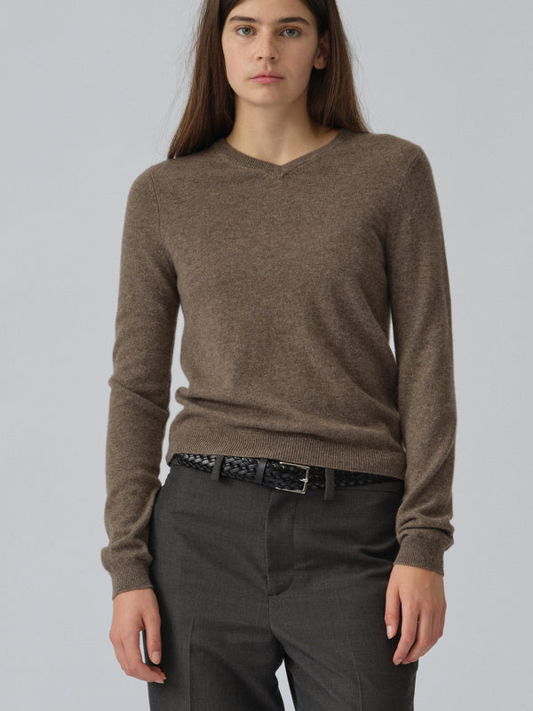 people's republic of cashmere Women's Fitted 90's V-Neck - Truffle