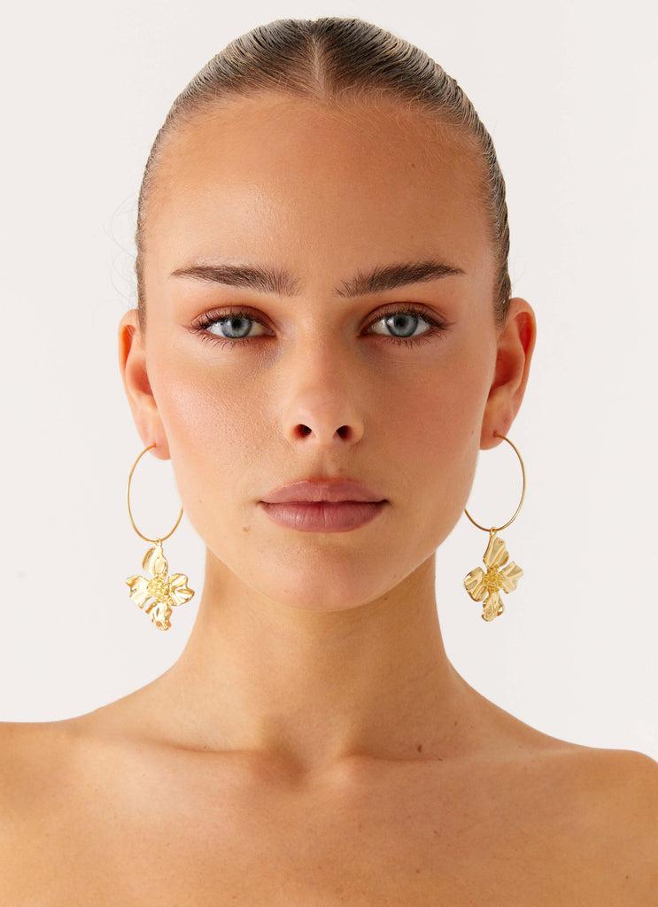 Peppermayo Peppermayo Exclusive - Aulora Flower Earrings - Gold