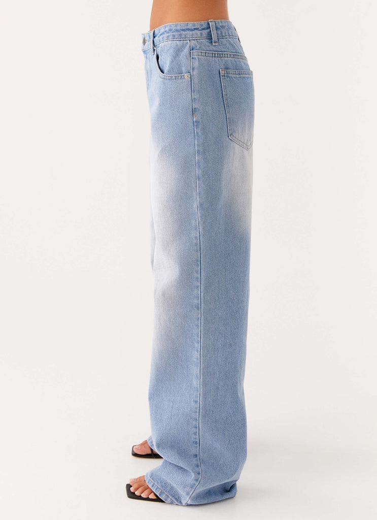 Peppermayo Peppermayo Exclusive - Back Again Straight Leg Denim Jeans - Light Wash Blue