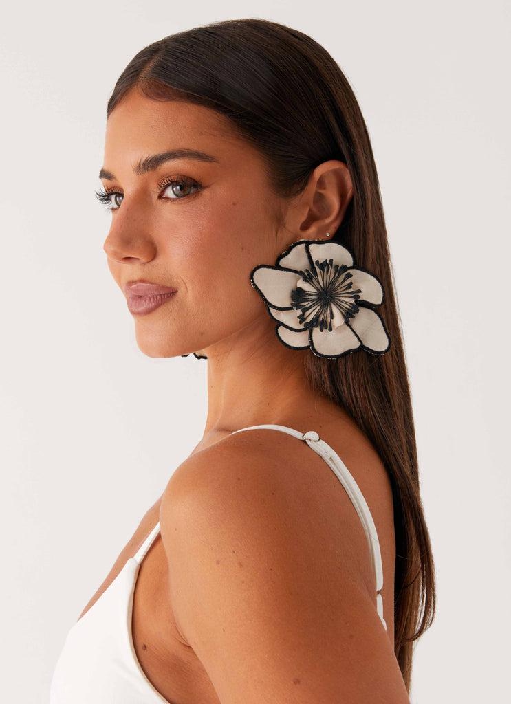 Peppermayo Peppermayo Exclusive - Toria Flower Earrings - Ivory