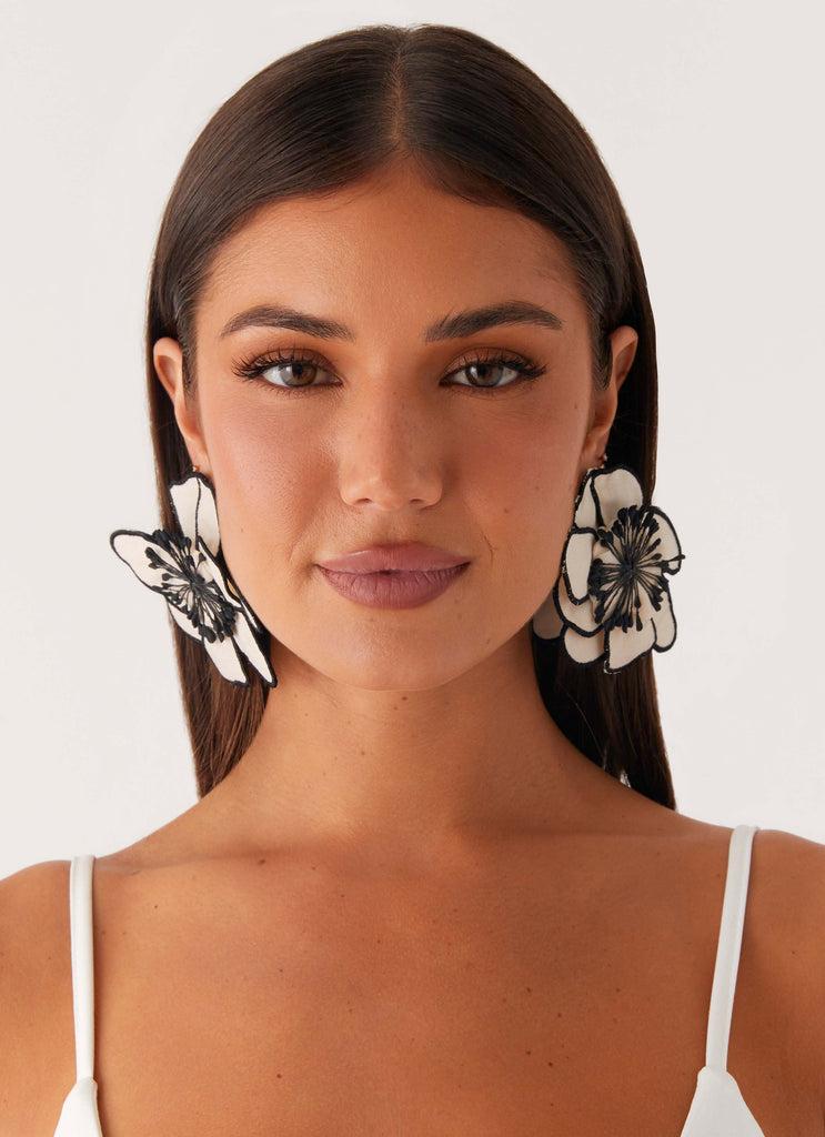 Peppermayo Peppermayo Exclusive - Toria Flower Earrings - Ivory