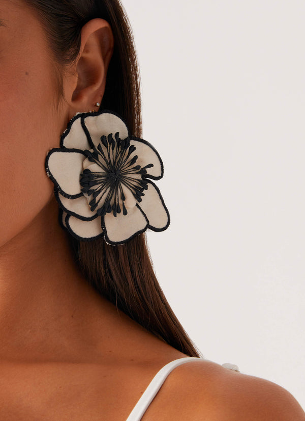 peppermayo Peppermayo Exclusive - Toria Flower Earrings - Ivory