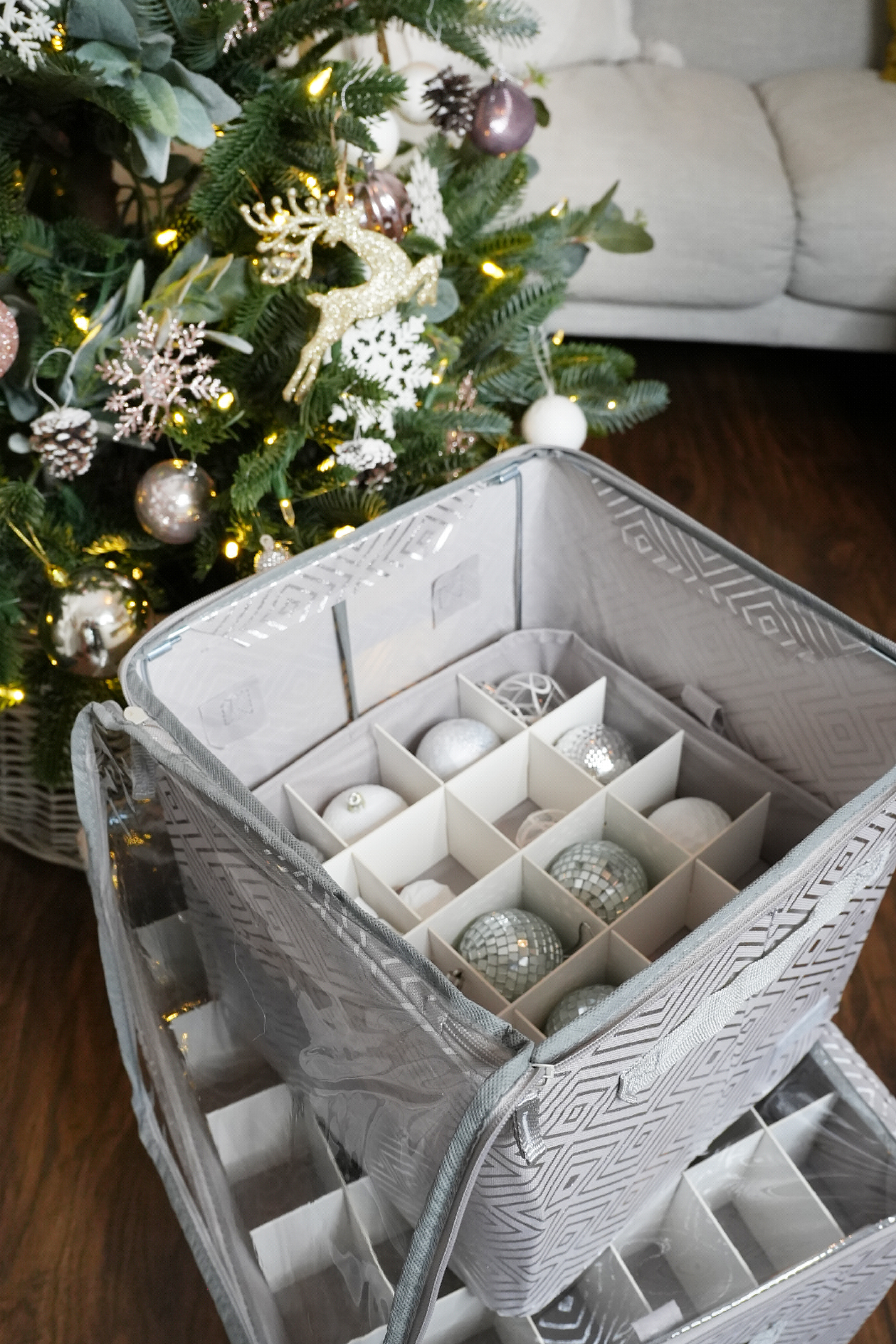 Periea Periea ‘Carol’ Christmas Bauble Storage Box With Dividers (2 Sizes 4 Patterns)