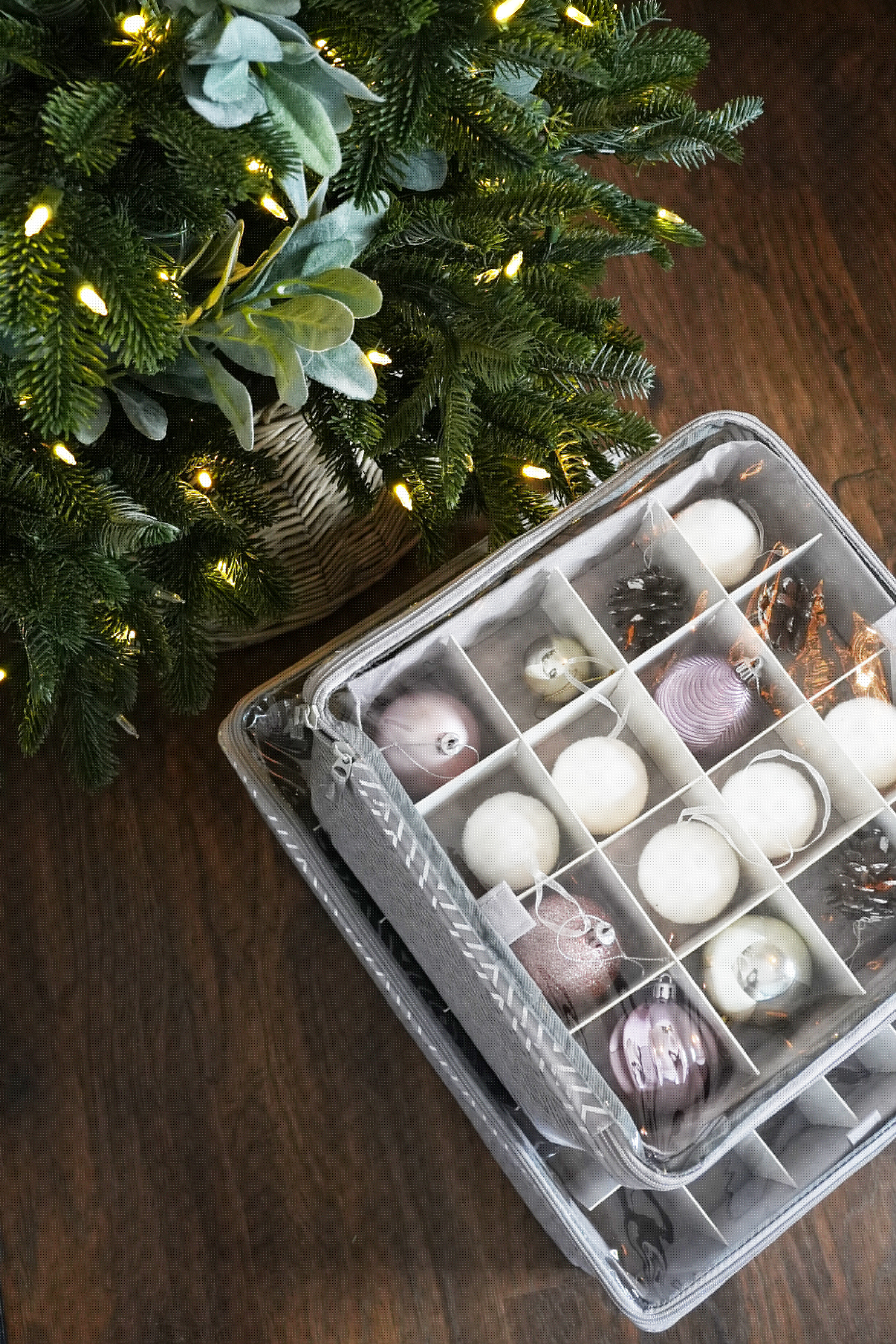 Periea Periea ‘Carol’ Christmas Bauble Storage Box With Dividers (2 Sizes 4 Patterns)