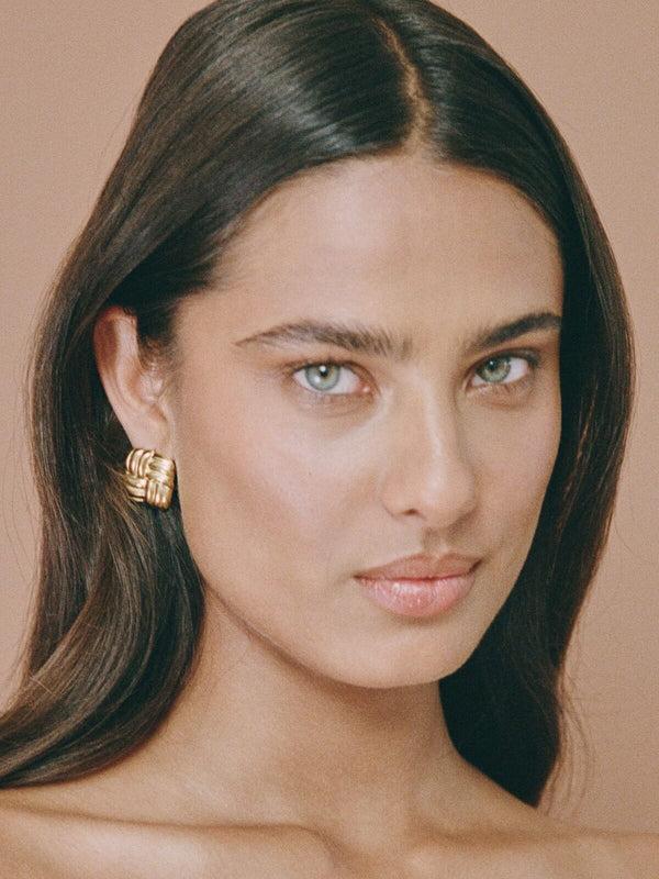 Perlu Baby Cushion Earrings - Gold