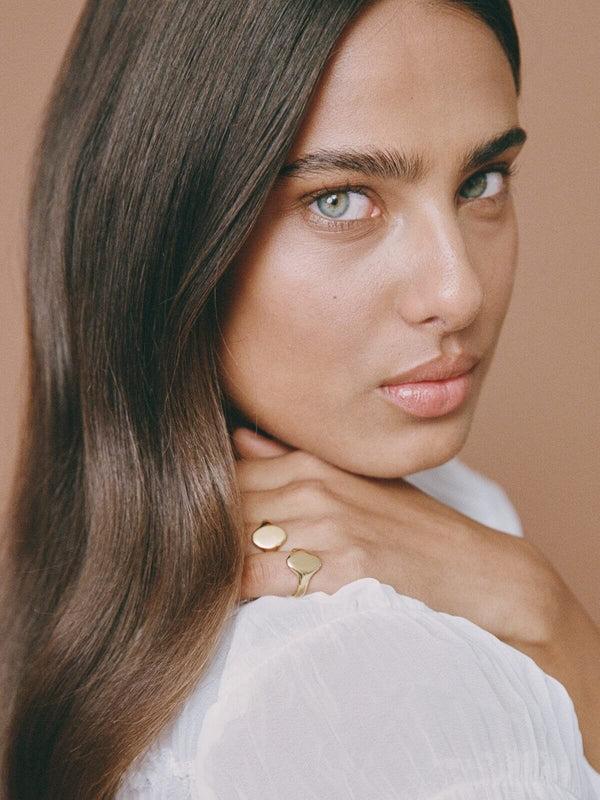 Perlu Egg Signet Pinky Ring - Gold