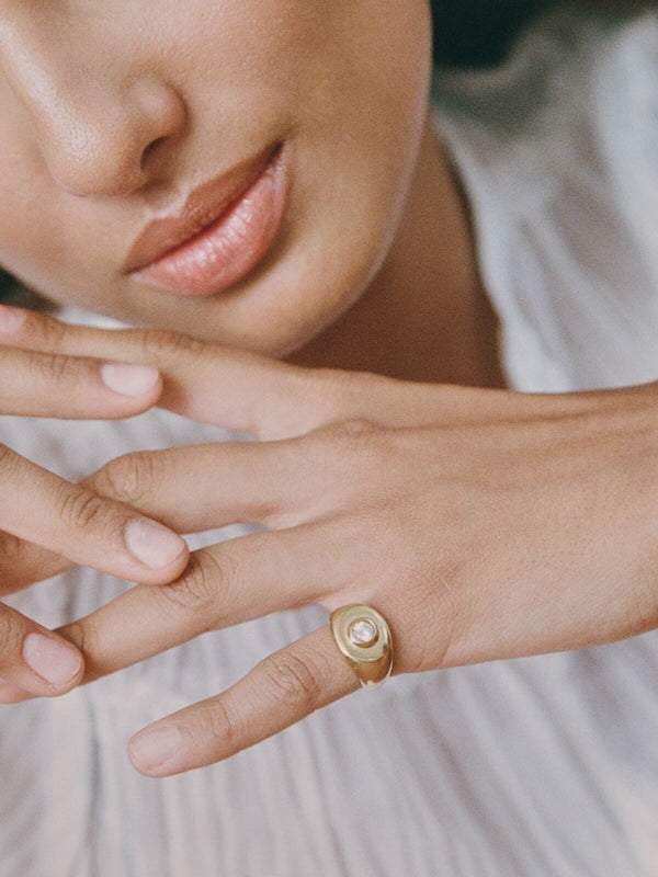 Perlu Heritage Signet Ring - Clear