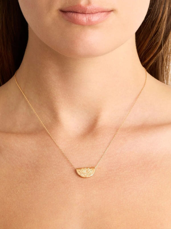 Perlu Lotus Short Necklace - Gold