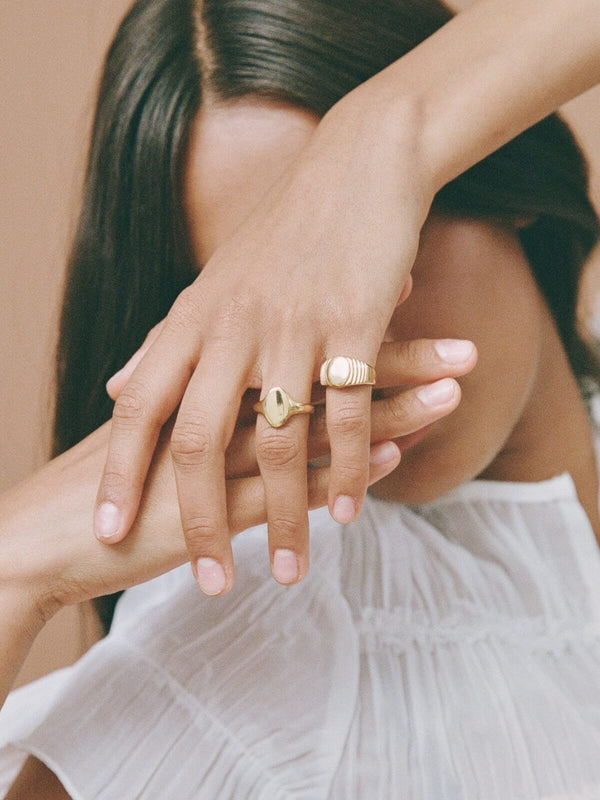 Perlu Nonno Signet Pinky Ring - Gold