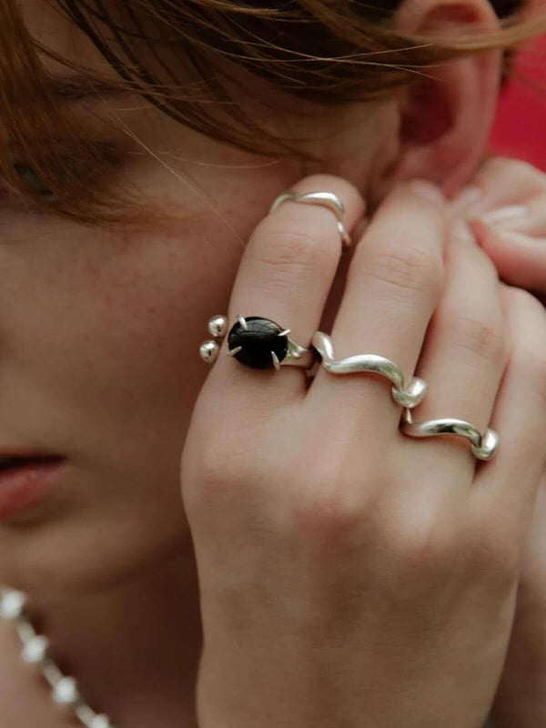 Perlu Wave Ring: Sterling Silver