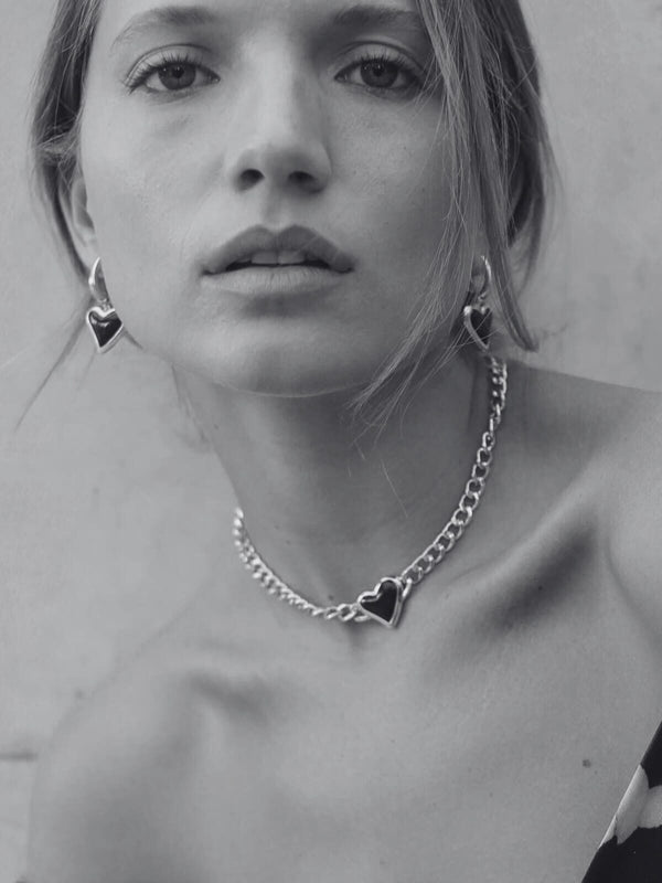 Perlu Whitney Heart Choker: Sterling Silver Plating