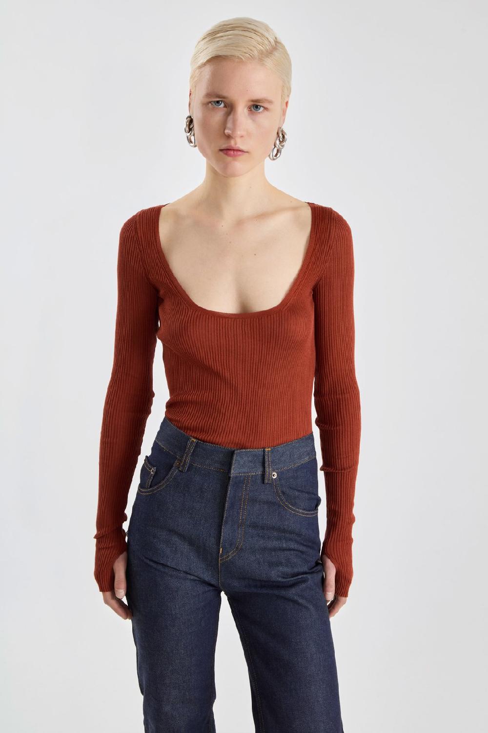 petar petrov THE MUSE Top