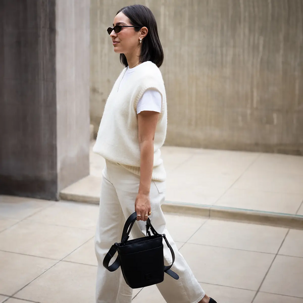 Petunia Pickle Bottom Petite Bucket Bag In Ebony