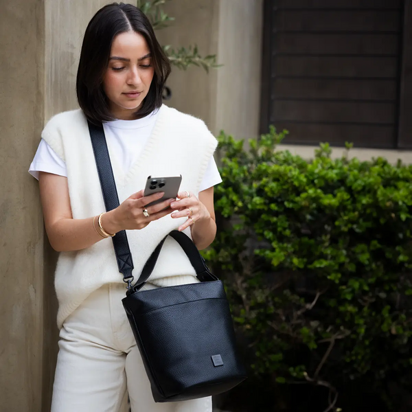 Petunia Pickle Bottom ⁠Pro Bucket Bag In Ebony