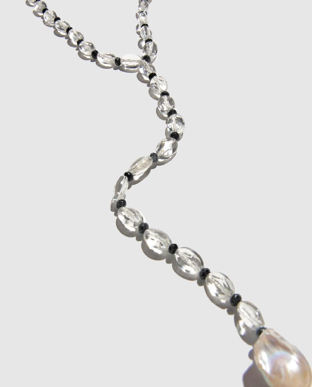 Phialebel Collar De Cuarzo Transparente Con Perla Madre Largo