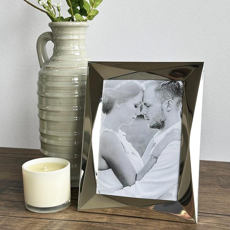 Photoframesandart 7x5" Geometric Photo Frame | Silver Plated