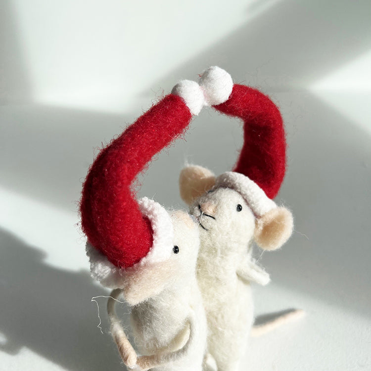 Photoframesandart Kissing Felt Christmas Mice | Santa Hats