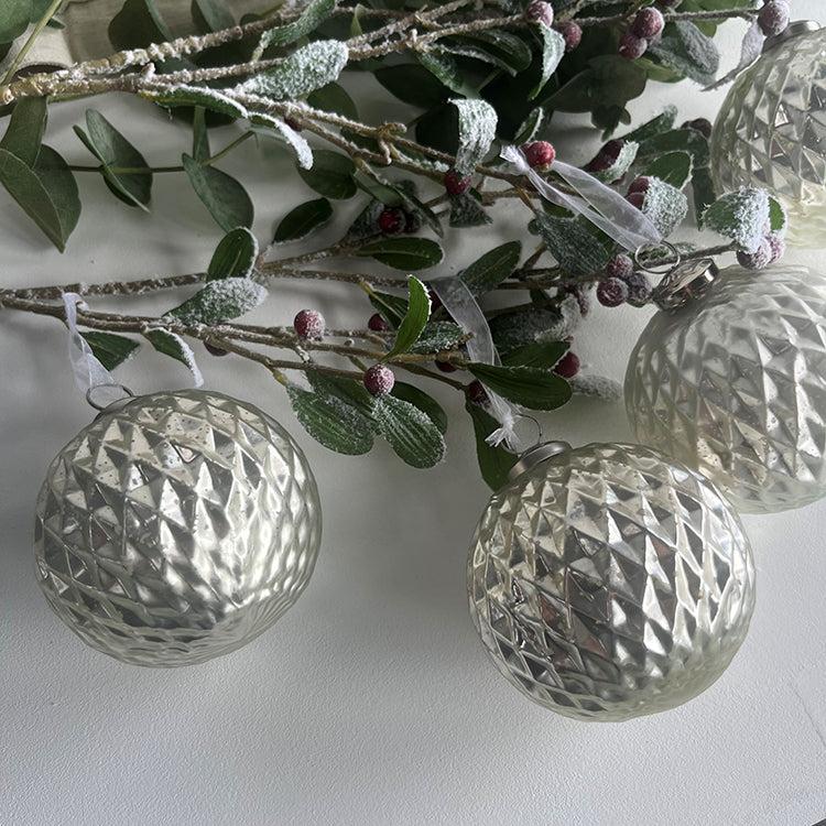 photoframesandart Metallic Silver Baubles | Set of Four