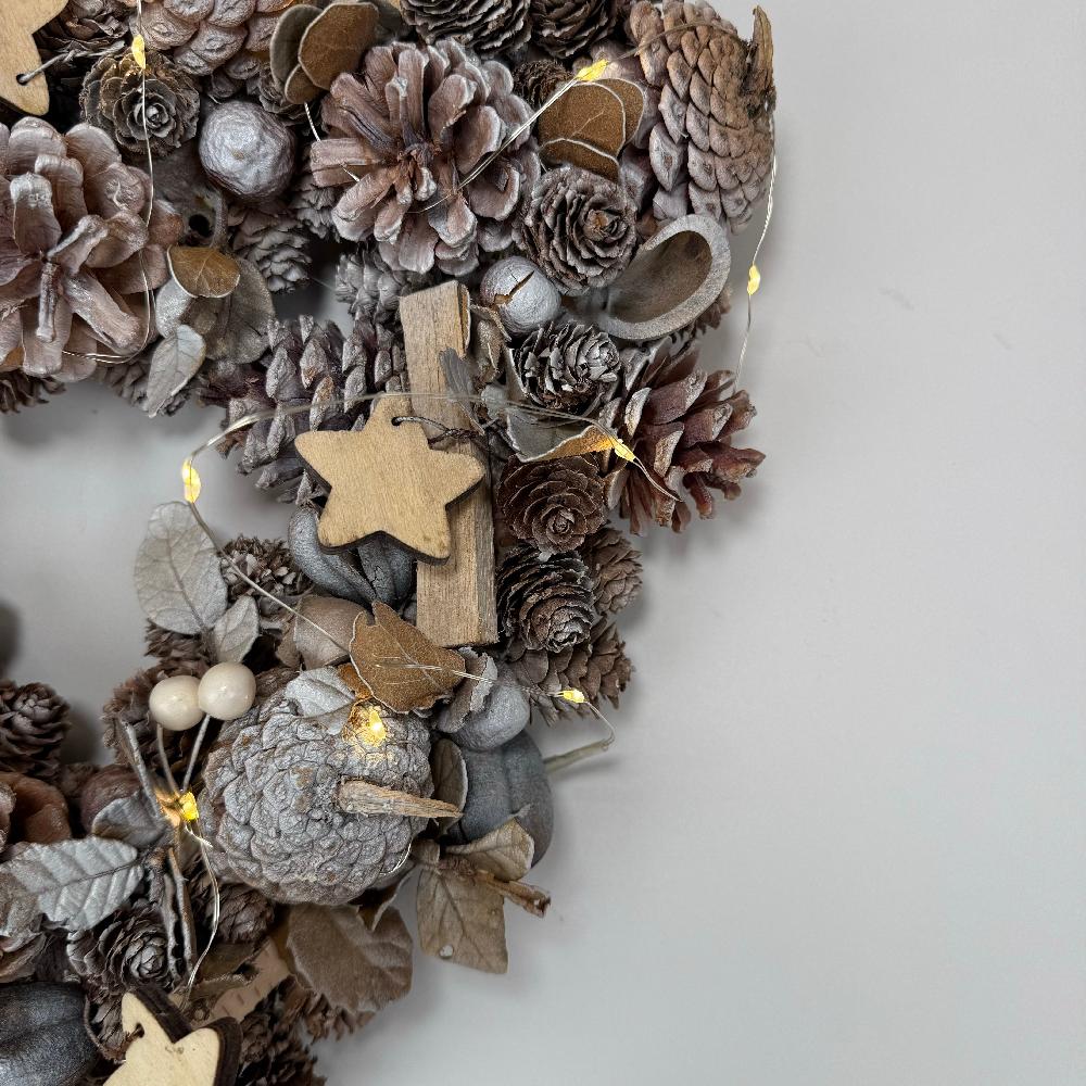 Photoframesandart Christmas Heart Wreath | LED