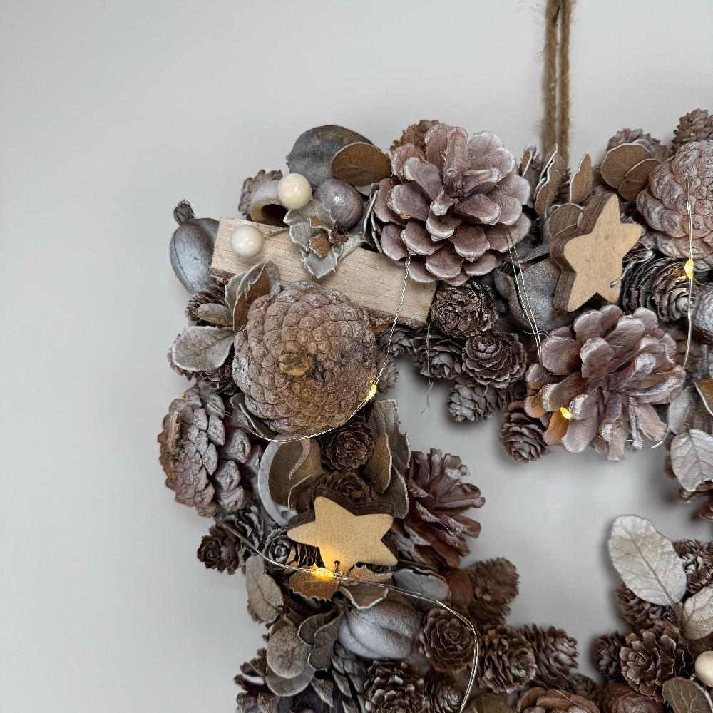 Photoframesandart Christmas Heart Wreath | LED