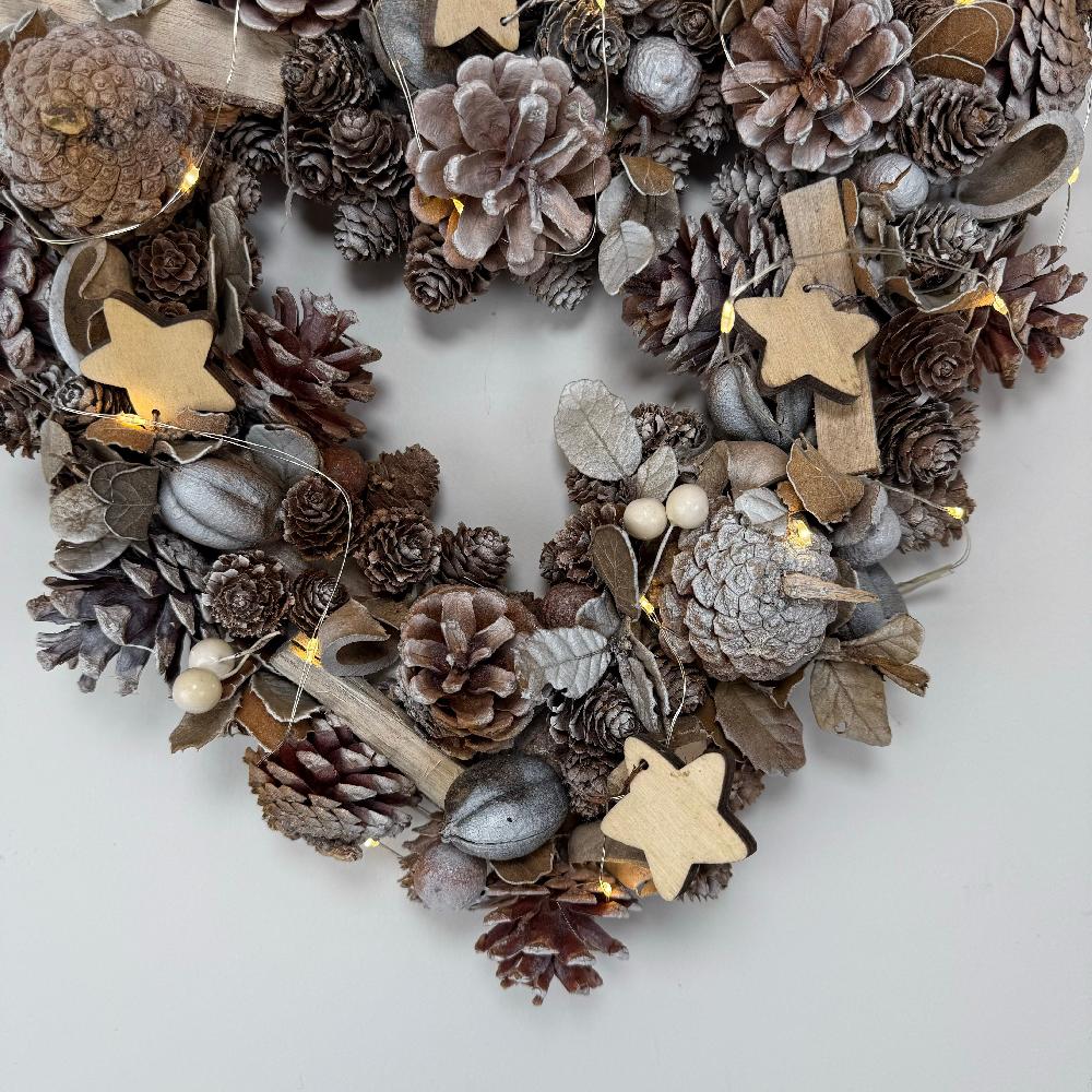 Photoframesandart Christmas Heart Wreath | LED