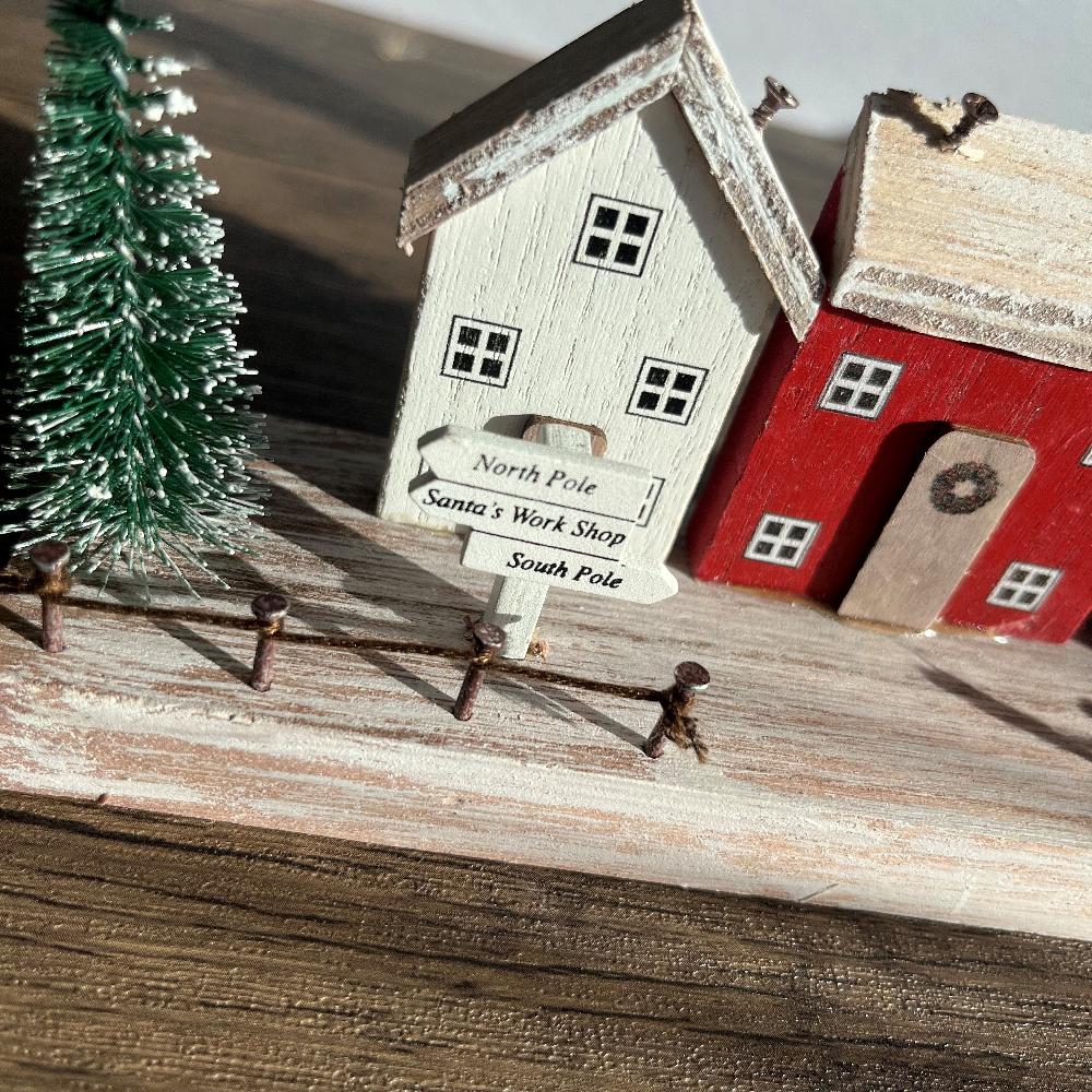 Photoframesandart Small Wooden Festive Scene