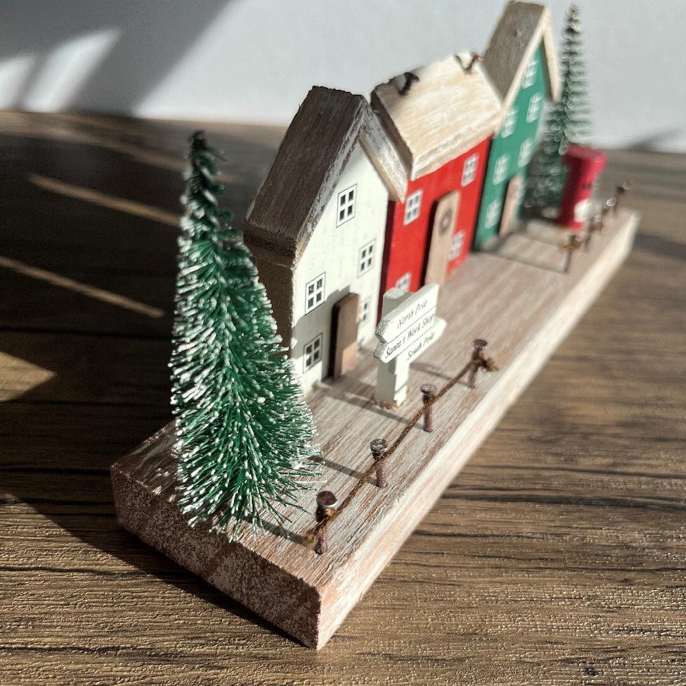 Photoframesandart Small Wooden Festive Scene