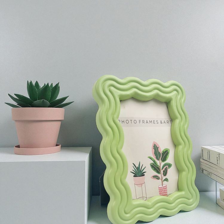 photoframesandart Wiggly Green Frame | 6x4"
