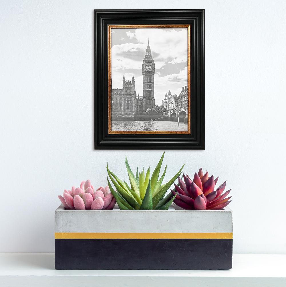 Photoframesandart Vintage Black Shabby Chic Photo Frame - 8x6" For 6x4" With A Soft Cream Mount