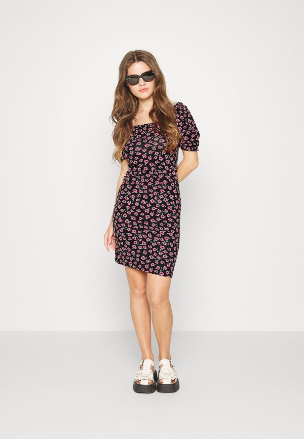 pieces petite PCMARIBEL DRESS – Day dress Pieces Petite Attractive