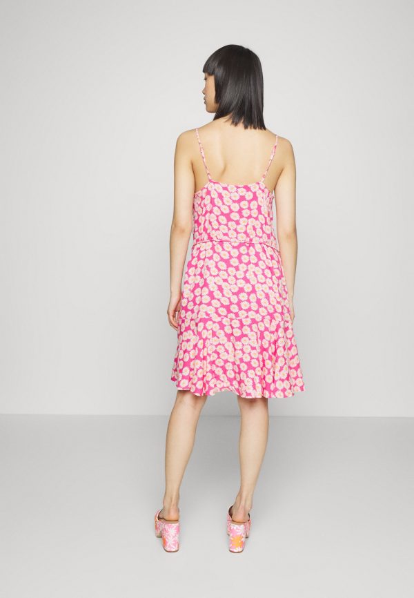 Pieces Petite PCNYA SLIP BUTTON DRESS – Day Dress Pieces Petite Less Expensive