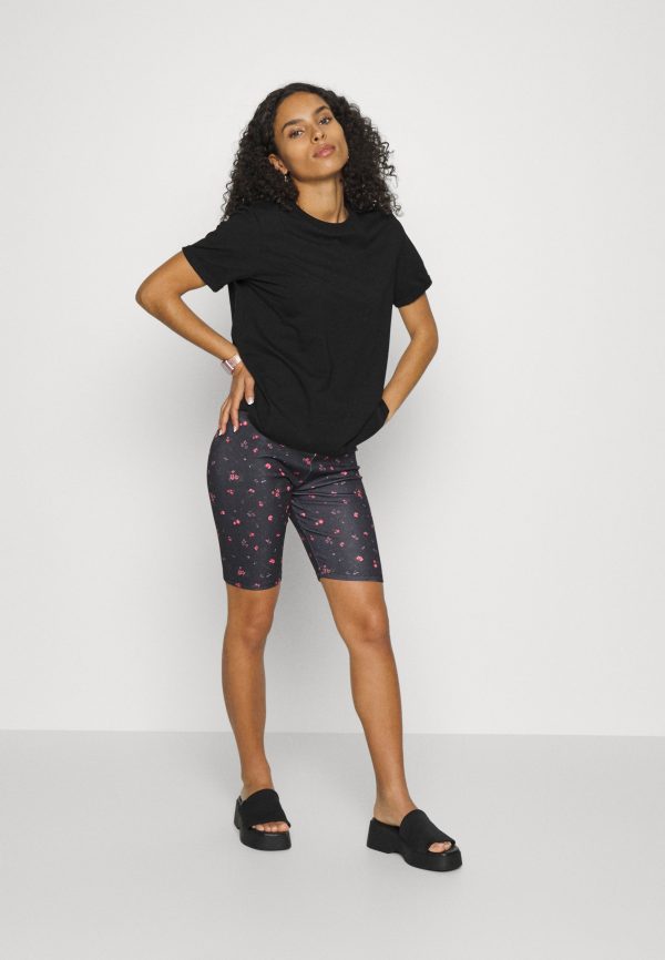 pieces petite PCRIA FOLD UP SOLID TEE – Basic T-shirt Pieces Petite Exclusive