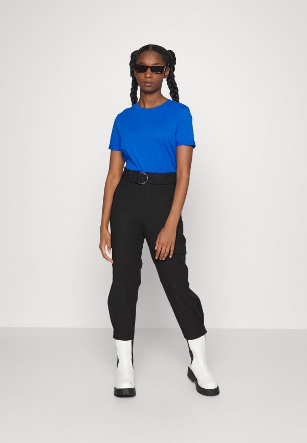 pieces petite PCRIA FOLD UP SOLID TEE – Basic T-shirt Pieces Petite Cut Price
