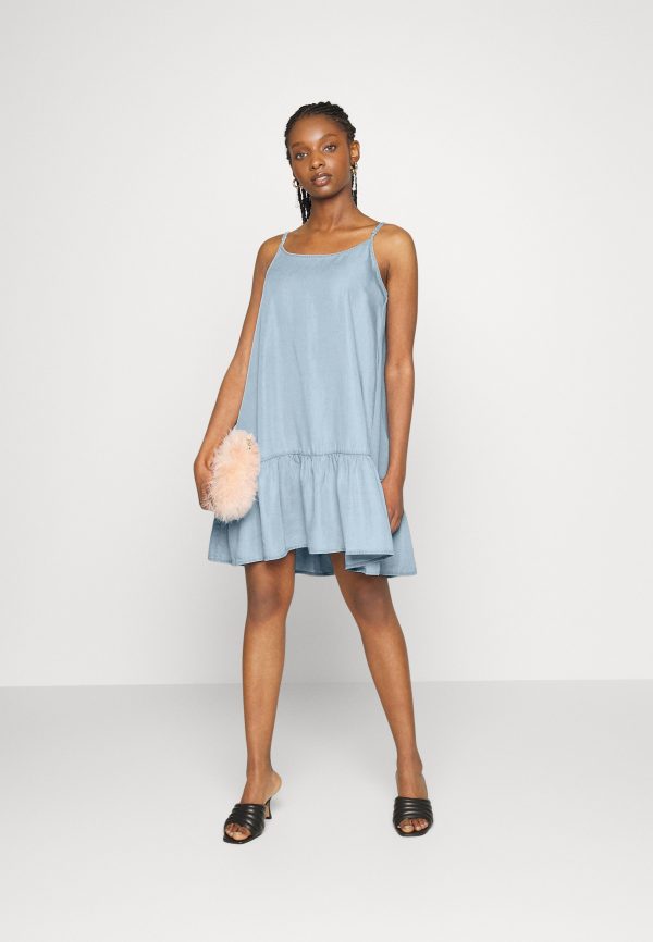 pieces petite PCVILMA SLIP DRESS – Denim dress Pieces Petite Clearance